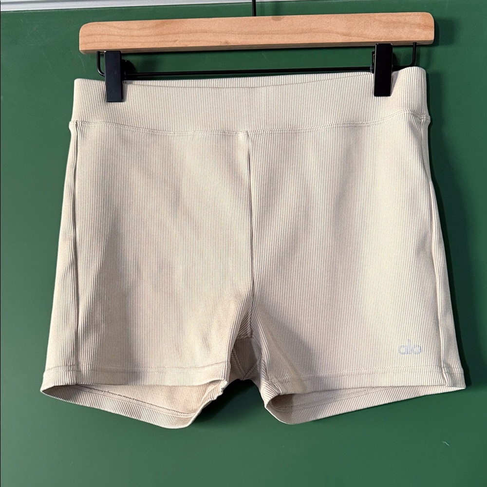 ALO Yoga Women's Cream Bike Shorts